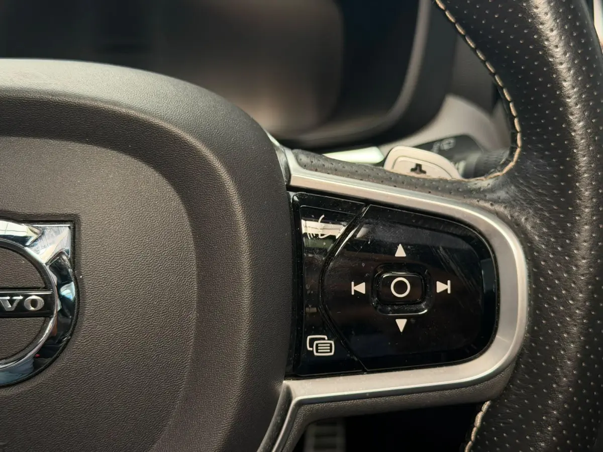 2.0 D4 AWD R-Design / Panoramadak / harmon & kardo
