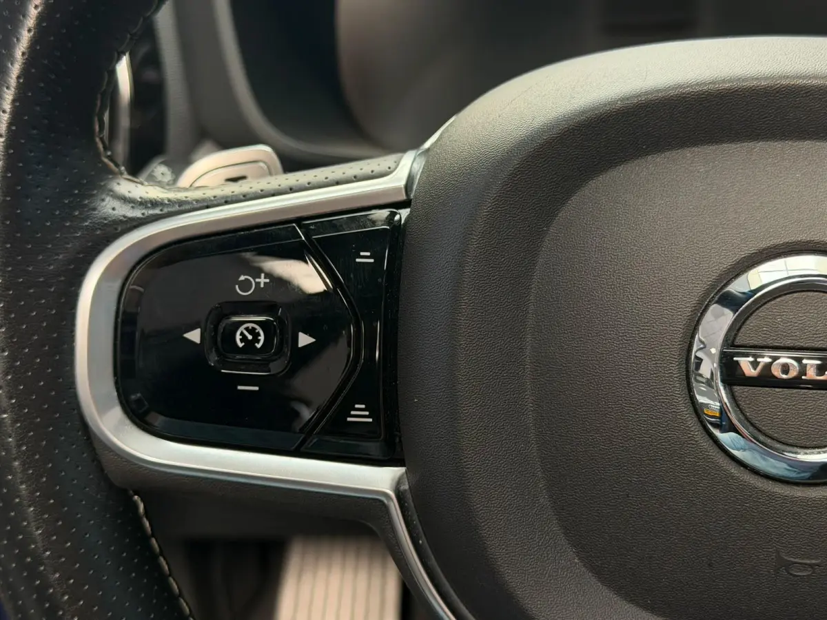 2.0 D4 AWD R-Design / Panoramadak / harmon & kardo