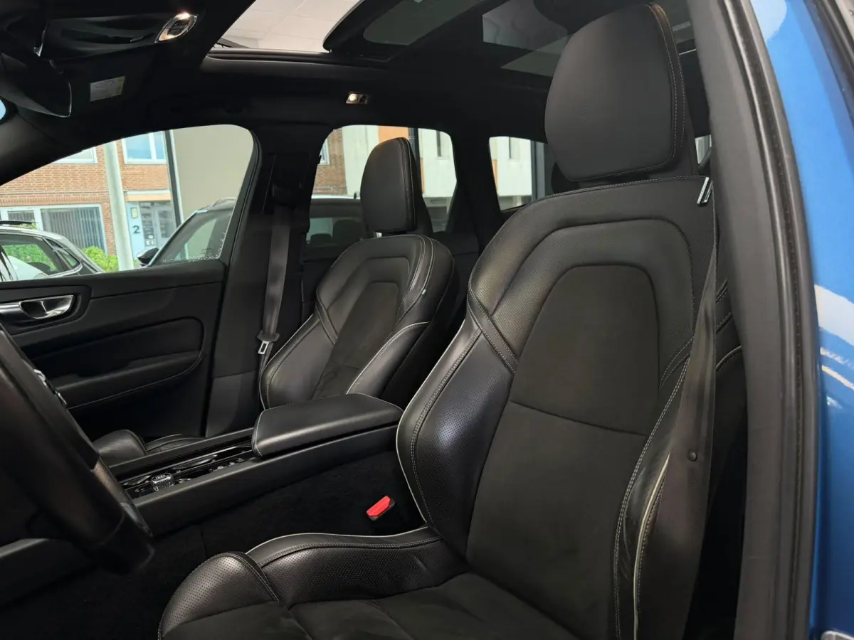 2.0 D4 AWD R-Design / Panoramadak / harmon & kardo