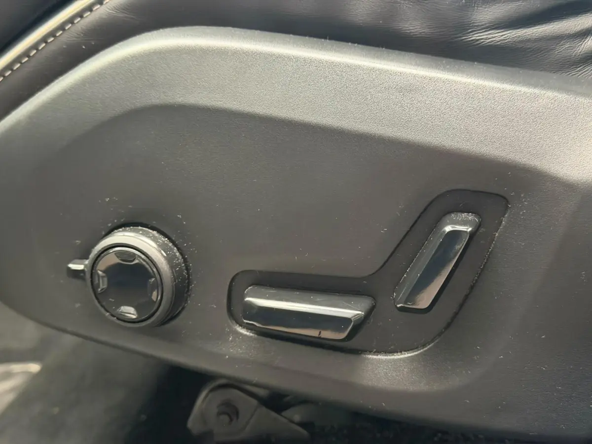 2.0 D4 AWD R-Design / Panoramadak / harmon & kardo