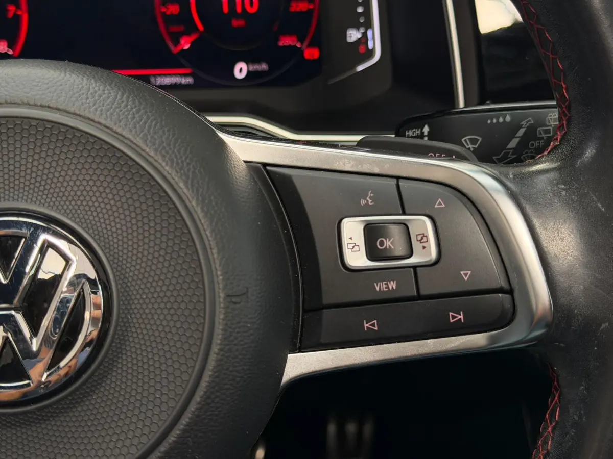 2.0 TSI GTI / Panoramadak / Beats / CarPlay /