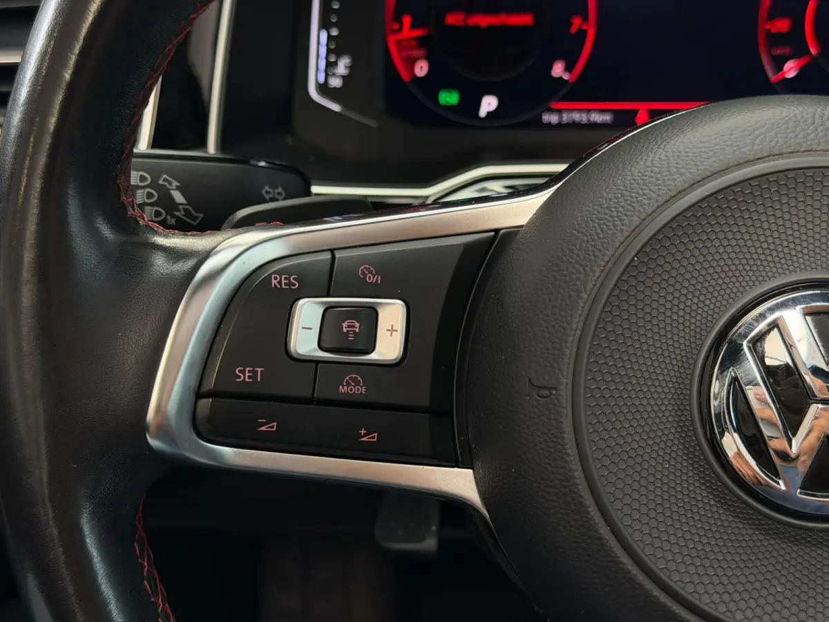 2.0 TSI GTI / Panoramadak / Beats / CarPlay /