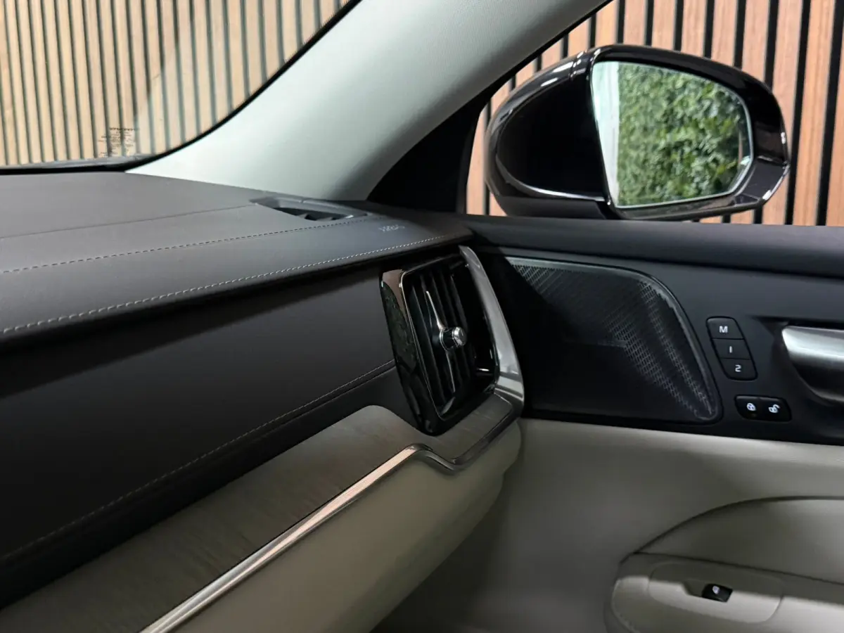 T6 AWD Recharge Ultimate Bright Long Range | Schuifdak | Stoelventilatie | Head-Up Display | Harman Kardon | Stoelmassage | Adaptieve Cruise Control | Stoelverwarming voor+achter | Stuurwiel