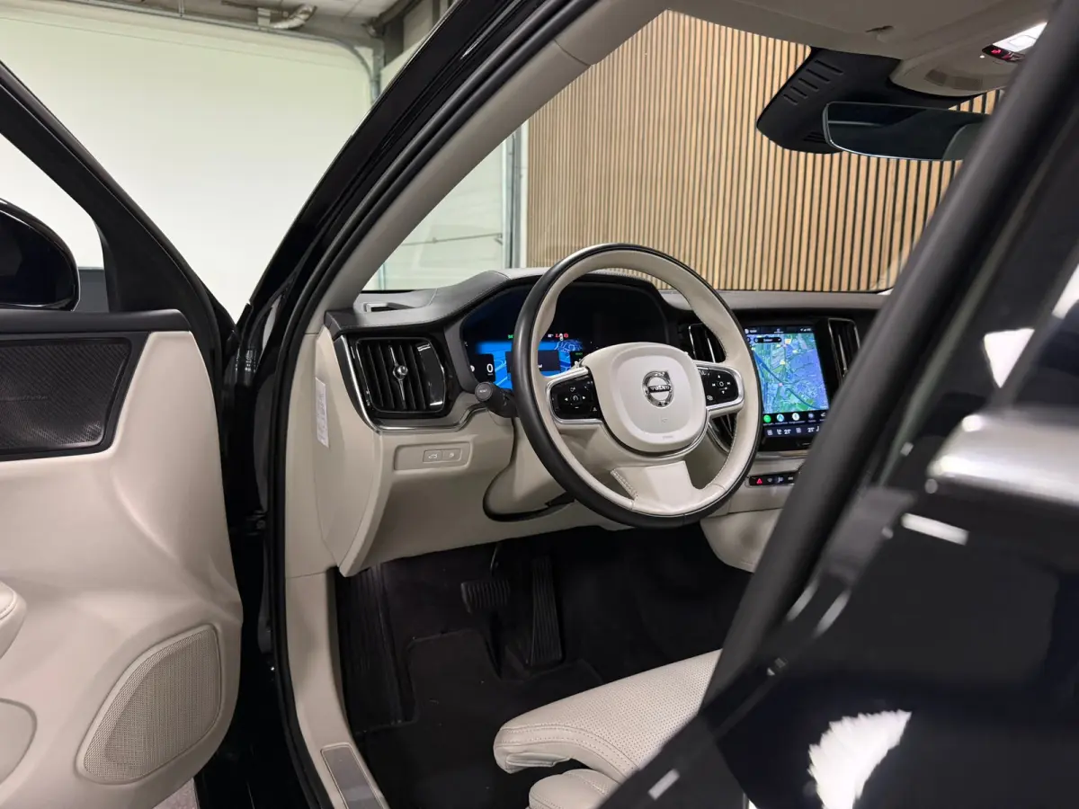 T6 AWD Recharge Ultimate Bright Long Range | Schuifdak | Stoelventilatie | Head-Up Display | Harman Kardon | Stoelmassage | Adaptieve Cruise Control | Stoelverwarming voor+achter | Stuurwiel
