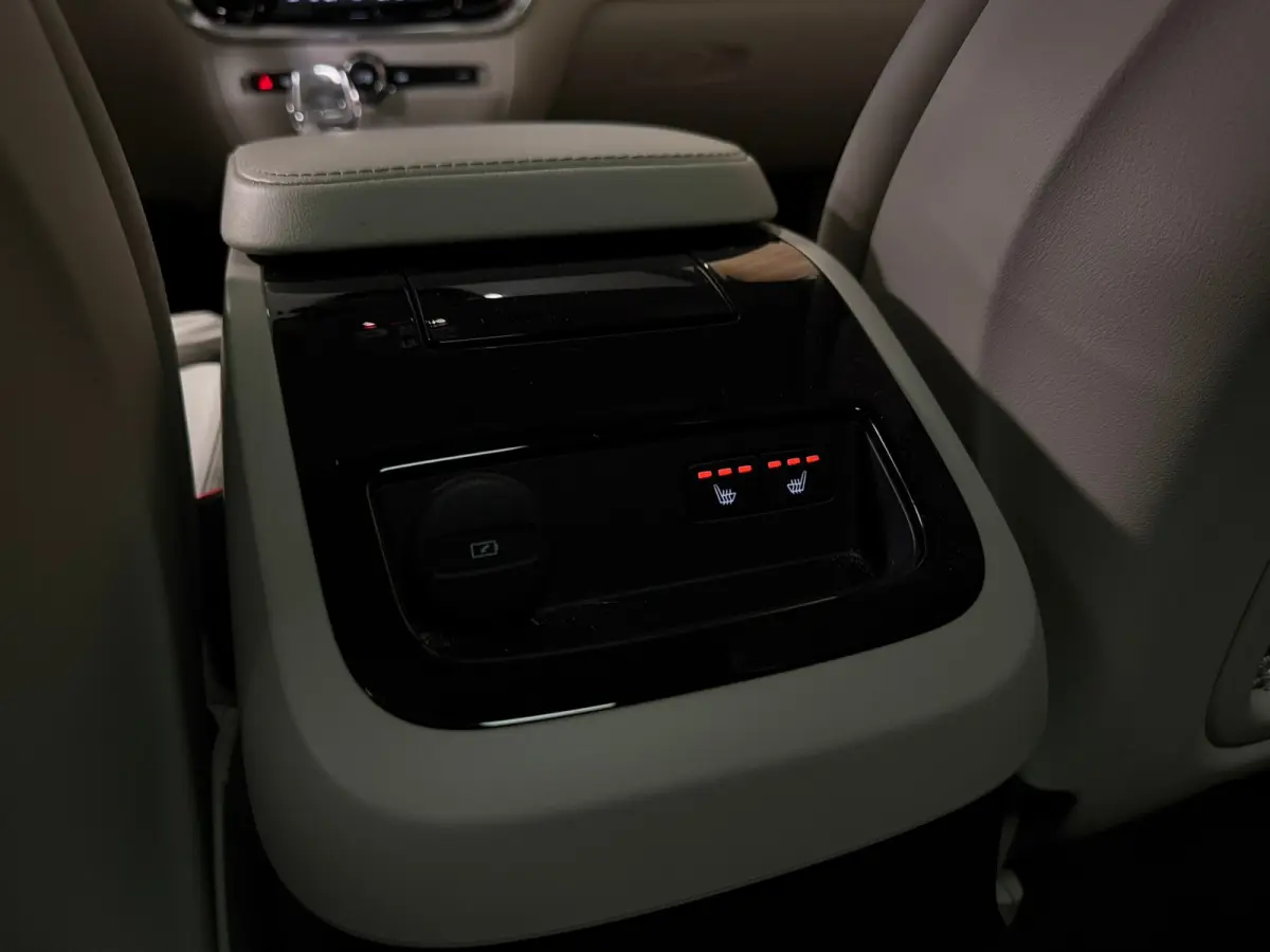 T6 AWD Recharge Ultimate Bright Long Range | Schuifdak | Stoelventilatie | Head-Up Display | Harman Kardon | Stoelmassage | Adaptieve Cruise Control | Stoelverwarming voor+achter | Stuurwiel
