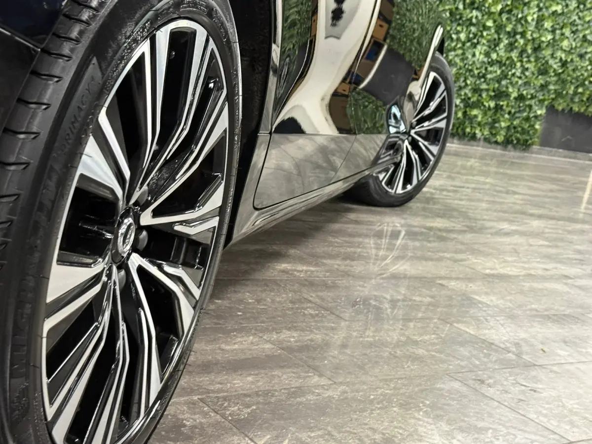 T6 AWD Recharge Ultimate Bright Long Range | Schuifdak | Stoelventilatie | Head-Up Display | Harman Kardon | Stoelmassage | Adaptieve Cruise Control | Stoelverwarming voor+achter | Stuurwiel
