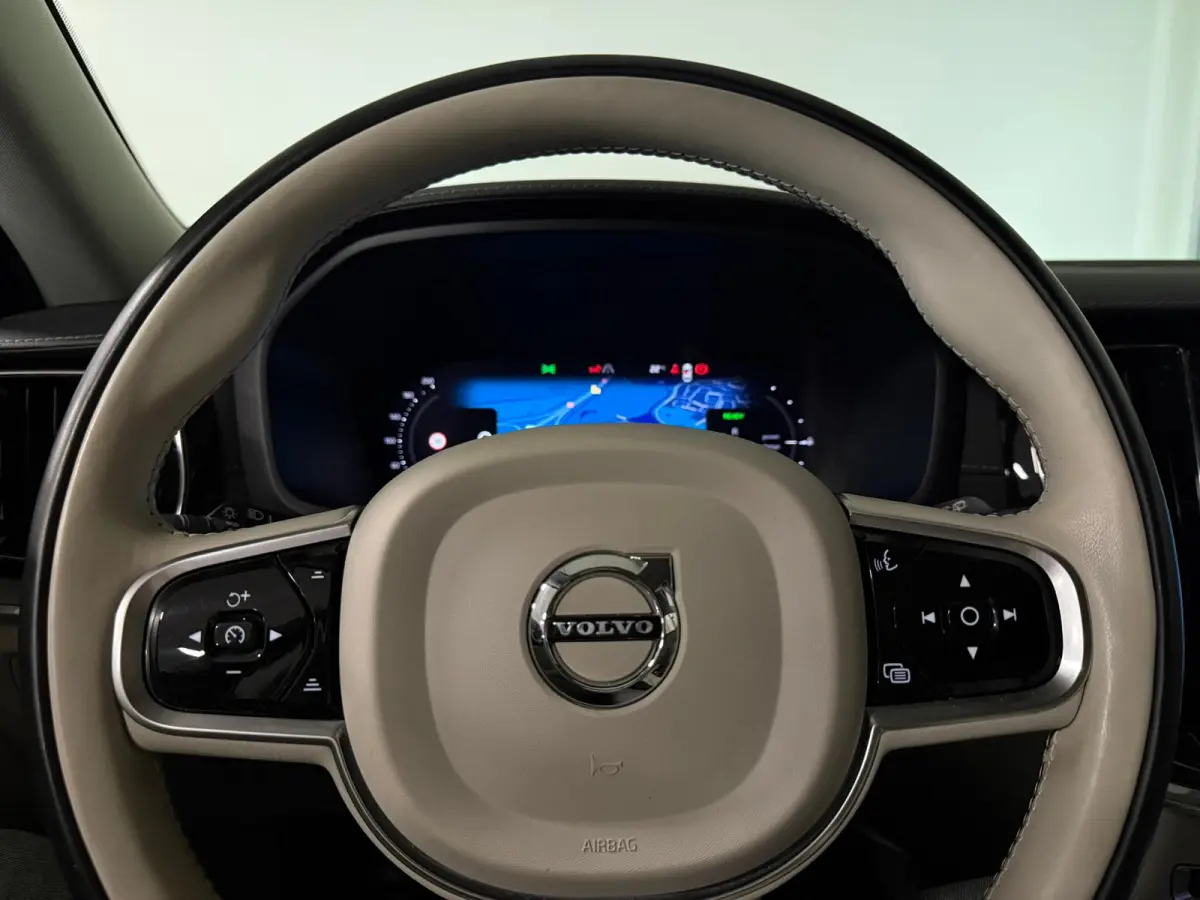T6 AWD Recharge Ultimate Bright Long Range | Schuifdak | Stoelventilatie | Head-Up Display | Harman Kardon | Stoelmassage | Adaptieve Cruise Control | Stoelverwarming voor+achter | Stuurwiel