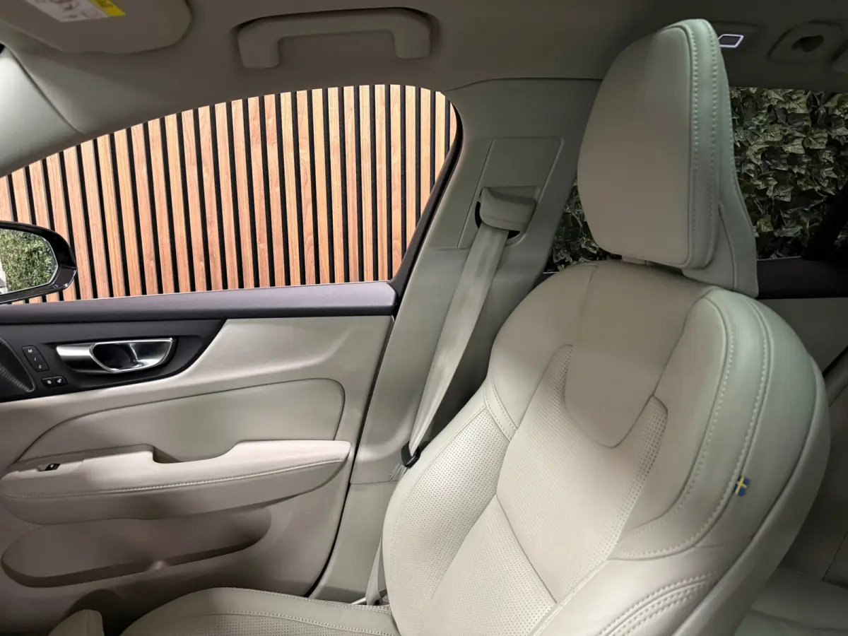 T6 AWD Recharge Ultimate Bright Long Range | Schuifdak | Stoelventilatie | Head-Up Display | Harman Kardon | Stoelmassage | Adaptieve Cruise Control | Stoelverwarming voor+achter | Stuurwiel