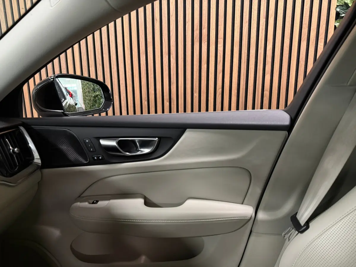 T6 AWD Recharge Ultimate Bright Long Range | Schuifdak | Stoelventilatie | Head-Up Display | Harman Kardon | Stoelmassage | Adaptieve Cruise Control | Stoelverwarming voor+achter | Stuurwiel