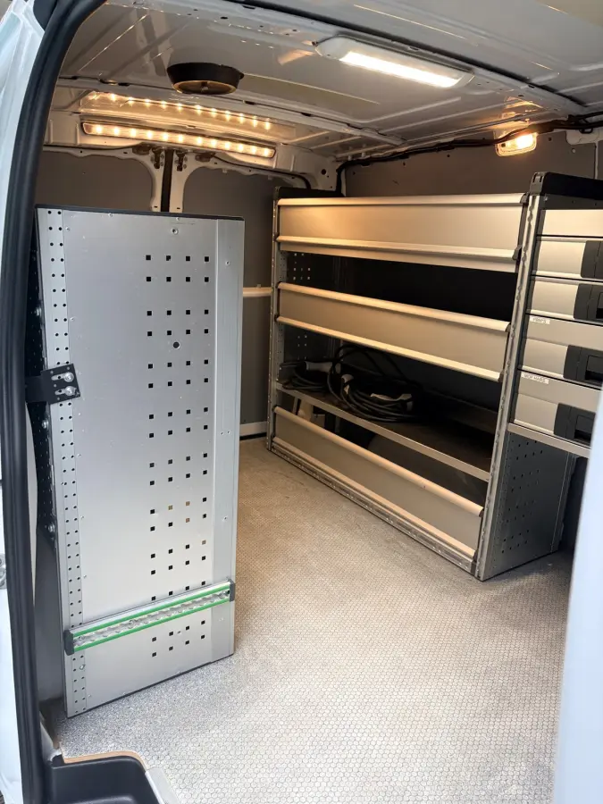 Elektrisch Servicewagen Automaat Lang 66 kWh L2H1 3 Persoons BOTT Inrichting RIJKLAARPRIJS!