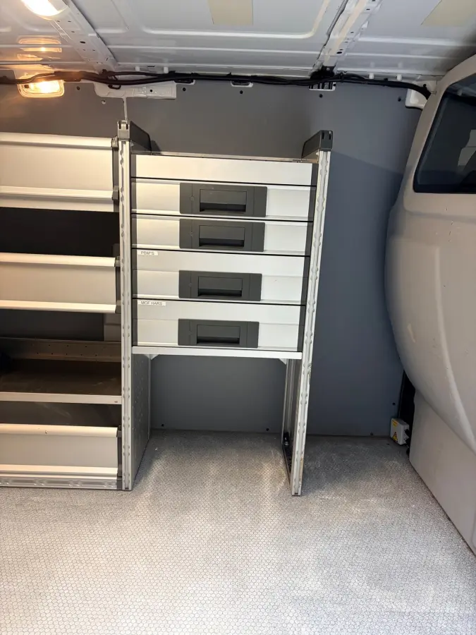 Elektrisch Servicewagen Automaat Lang 66 kWh L2H1 3 Persoons BOTT Inrichting RIJKLAARPRIJS!