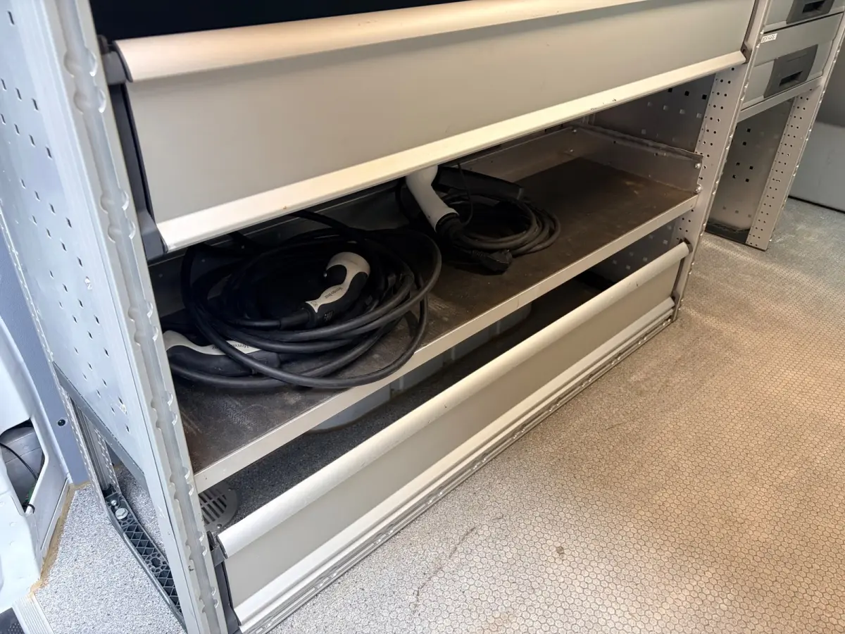 Elektrisch Servicewagen Automaat Lang 66 kWh L2H1 3 Persoons BOTT Inrichting RIJKLAARPRIJS!