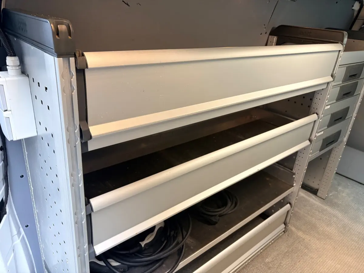 Elektrisch Servicewagen Automaat Lang 66 kWh L2H1 3 Persoons BOTT Inrichting RIJKLAARPRIJS!