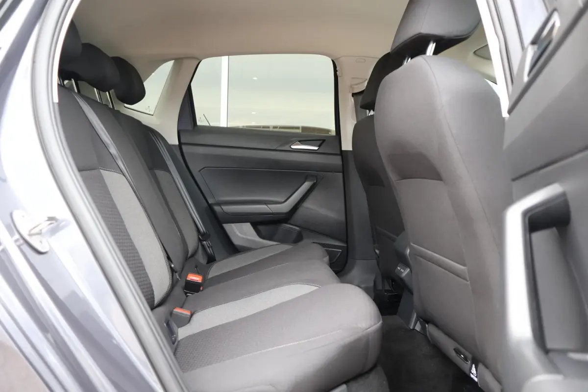 1.0 TSI 95pk Life Edition | Navigatie | Camera | PDC | Stoelverwarming | Keyless