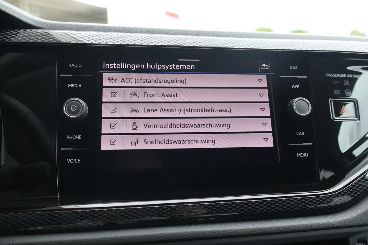 1.0 TSI 95pk Life Edition | Navigatie | Camera | PDC | Stoelverwarming | Keyless