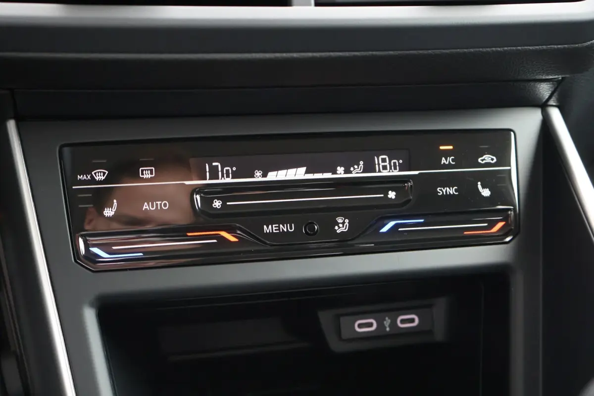 1.0 TSI 95pk Life Edition | Navigatie | Camera | PDC | Stoelverwarming | Keyless
