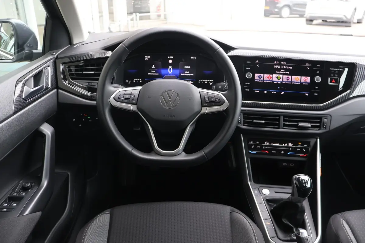 1.0 TSI 95pk Life Edition | Navigatie | Camera | PDC | Stoelverwarming | Keyless