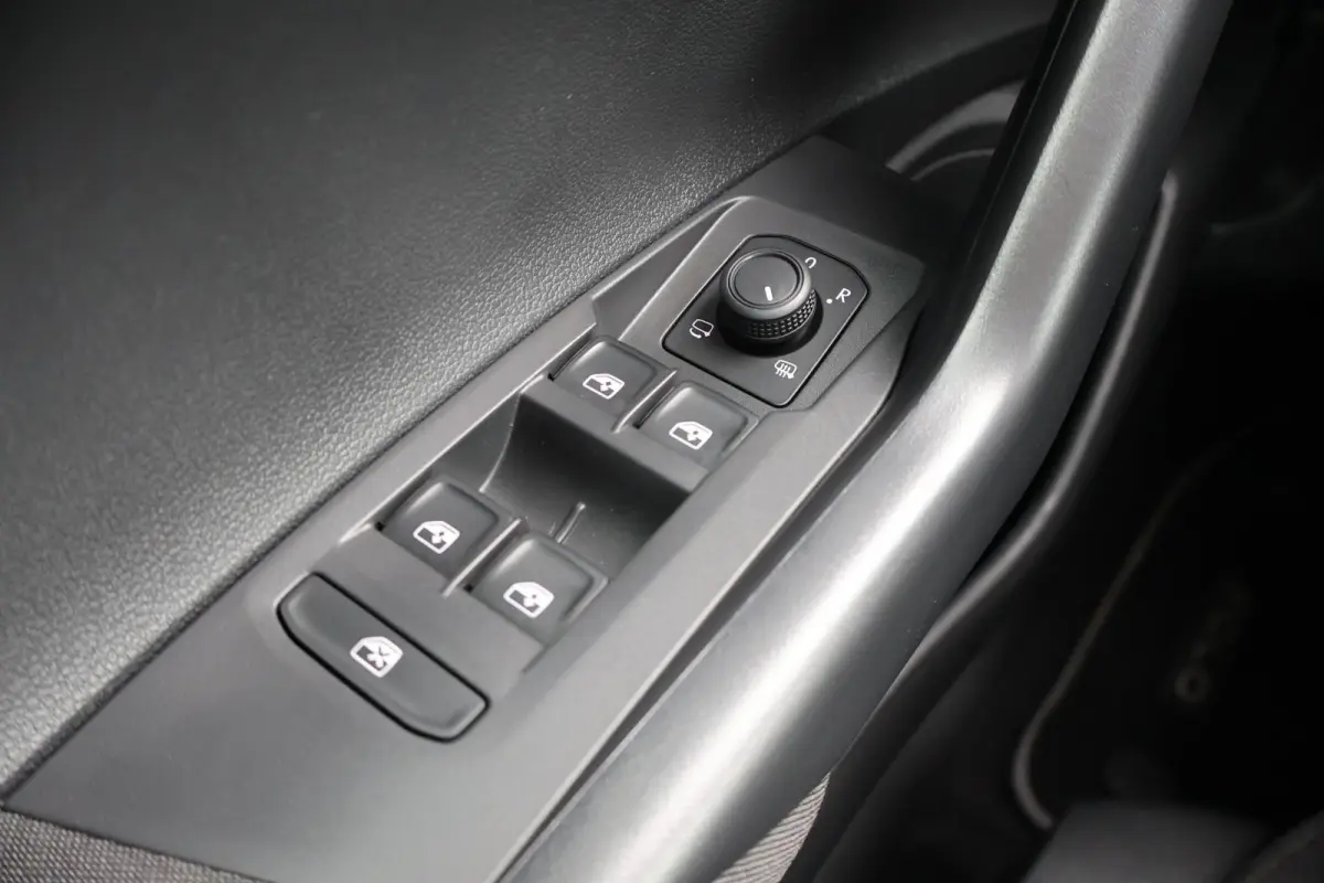 1.0 TSI 95pk Life Edition | Navigatie | Camera | PDC | Stoelverwarming | Keyless