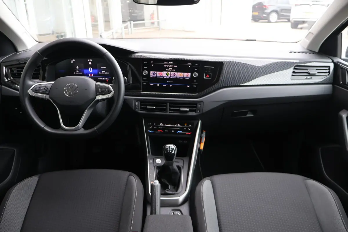 1.0 TSI 95pk Life Edition | Navigatie | Camera | PDC | Stoelverwarming | Keyless