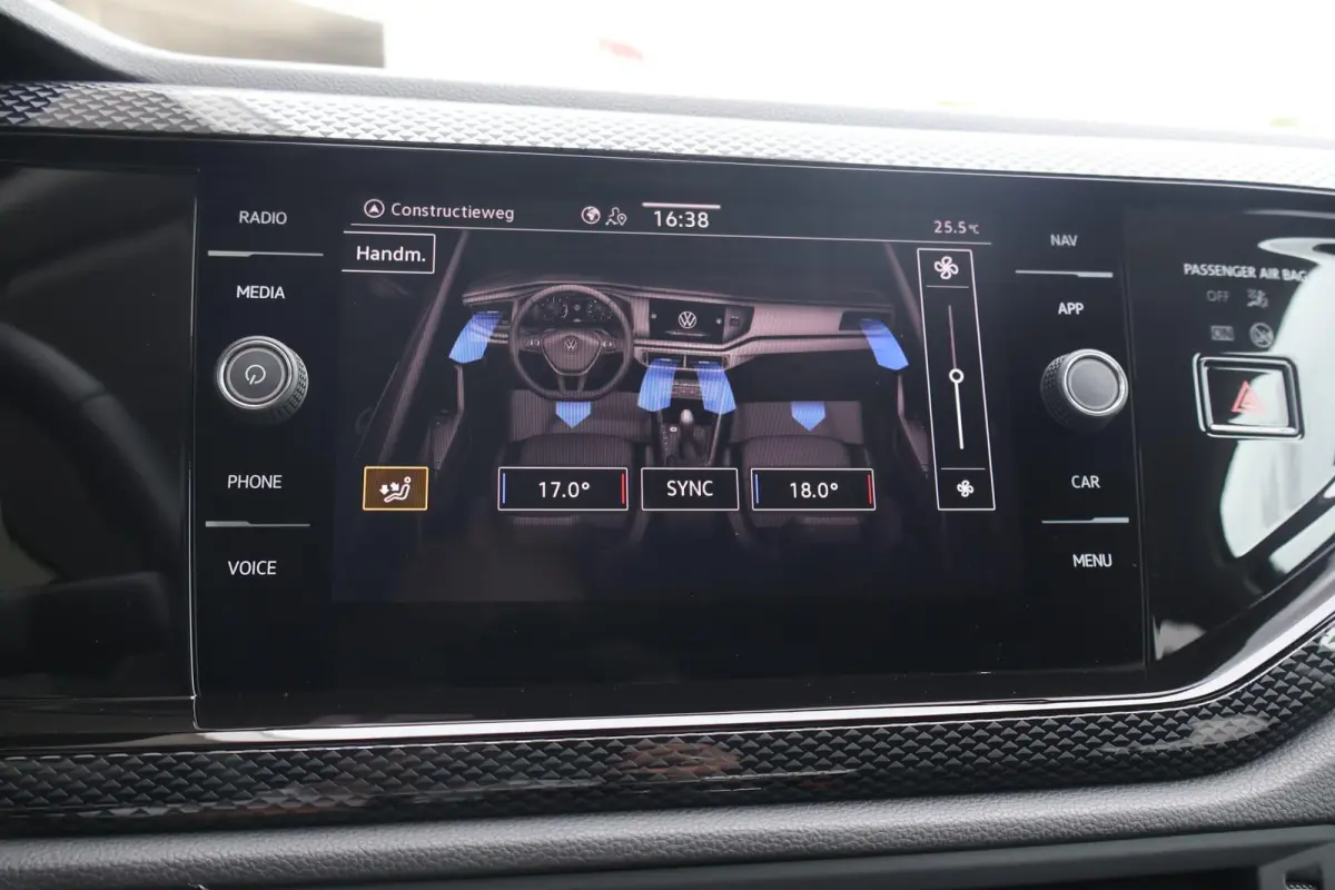 1.0 TSI 95pk Life Edition | Navigatie | Camera | PDC | Stoelverwarming | Keyless