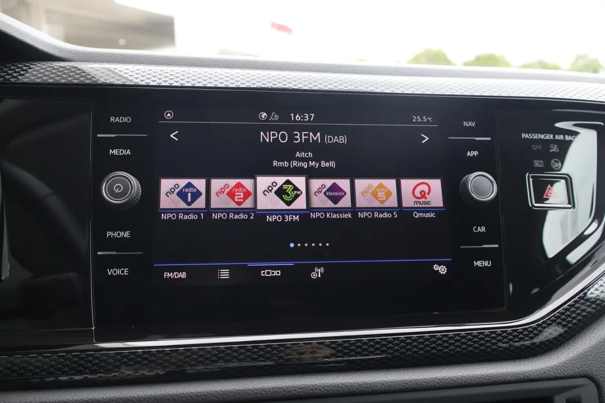 1.0 TSI 95pk Life Edition | Navigatie | Camera | PDC | Stoelverwarming | Keyless