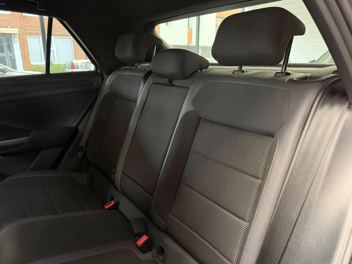 1.5 TSI Sport Business R-Line / Led / CarPlay / Na