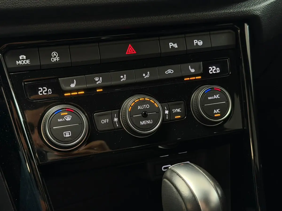 1.5 TSI Sport Business R-Line / Led / CarPlay / Na