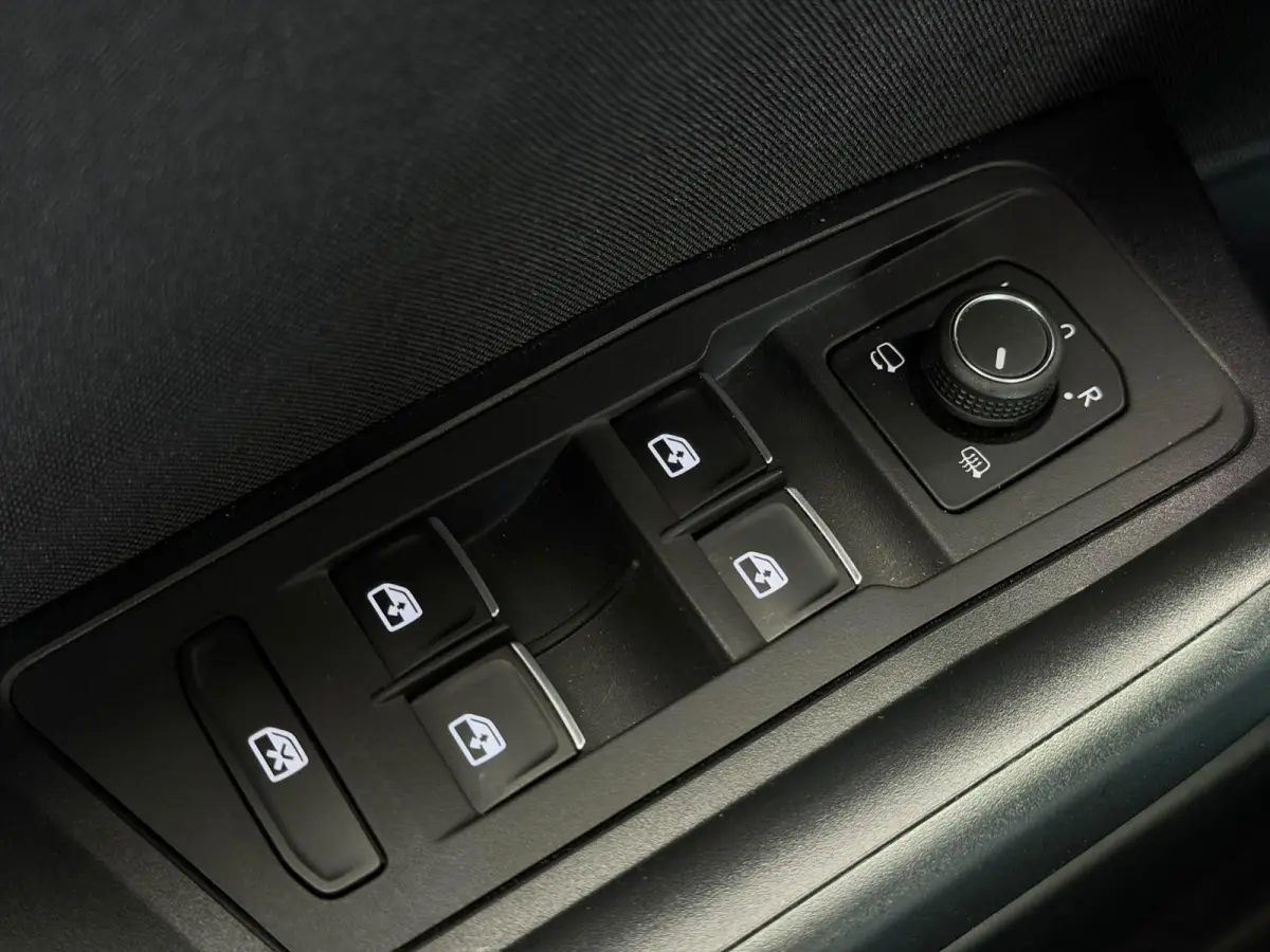 1.5 TSI Sport Business R-Line / Led / CarPlay / Na