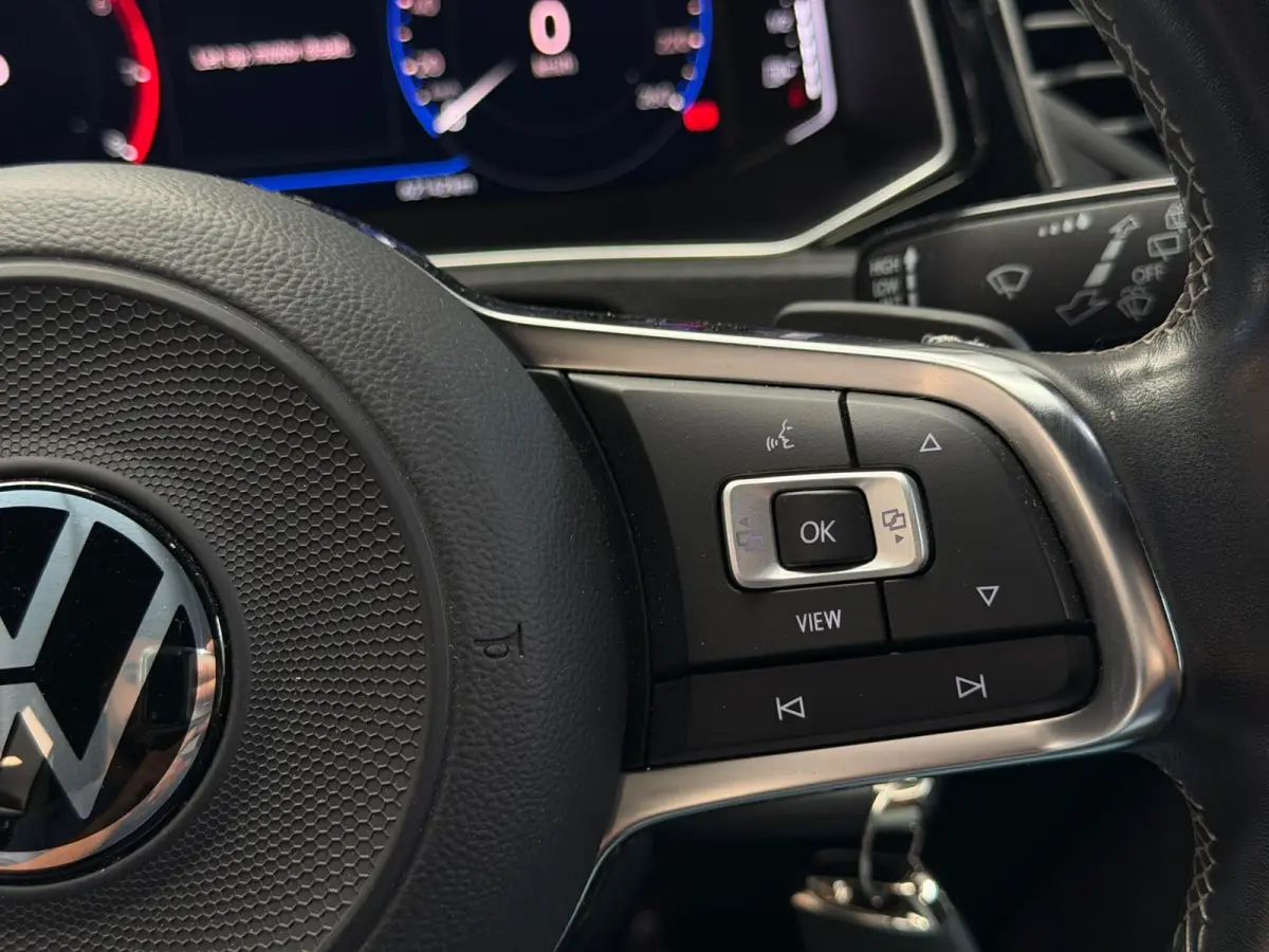 1.5 TSI Sport Business R-Line / Led / CarPlay / Na