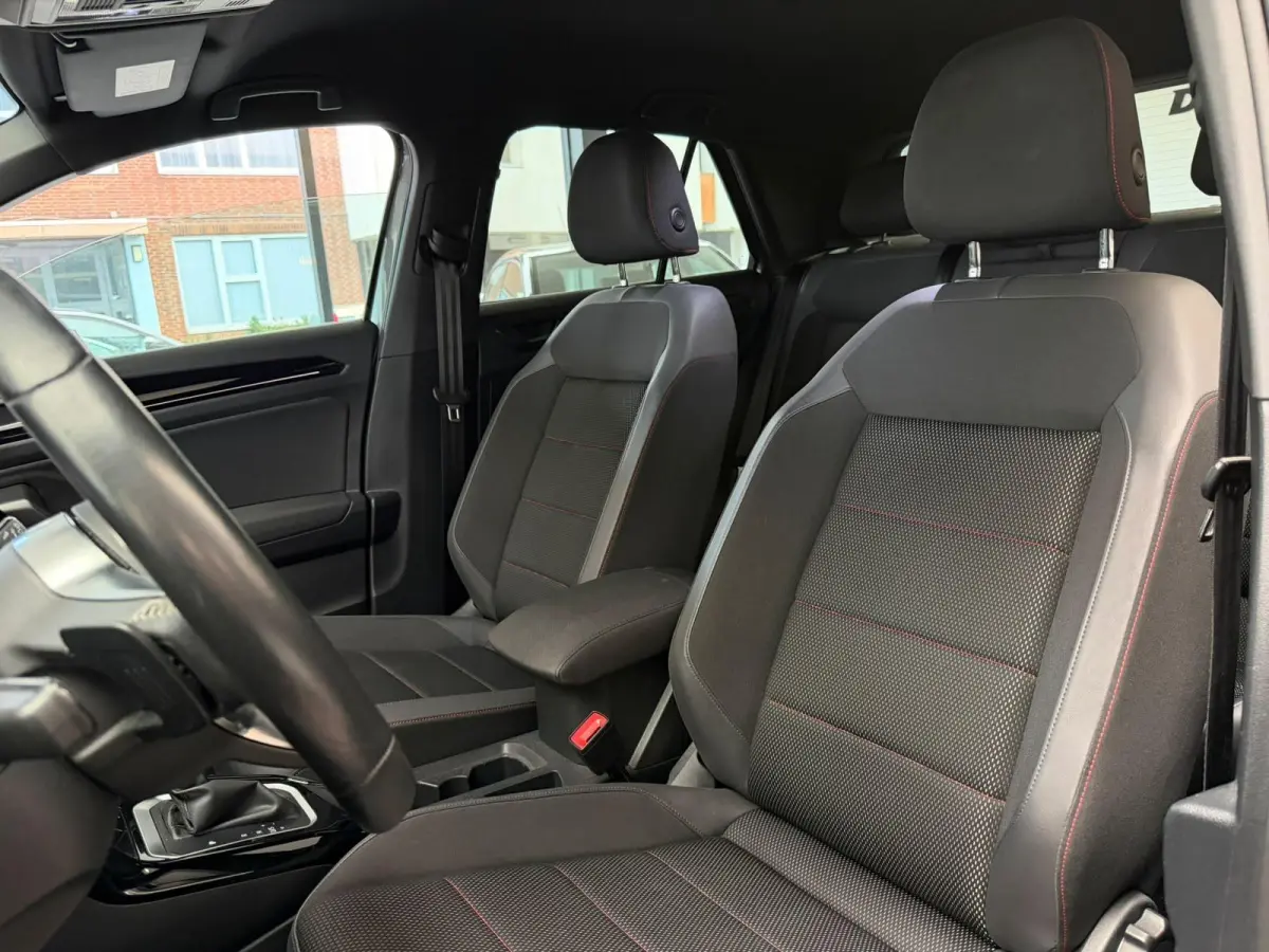 1.5 TSI Sport Business R-Line / Led / CarPlay / Na
