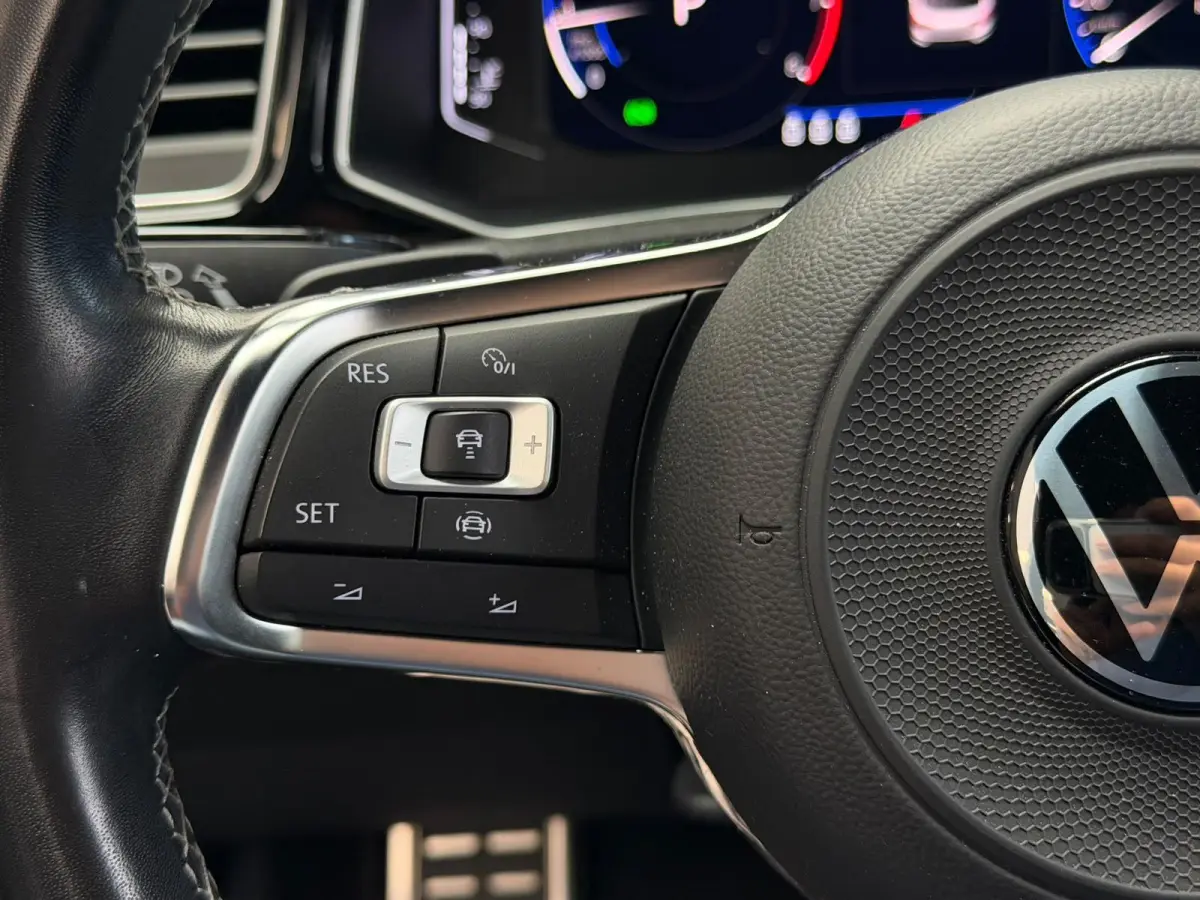1.5 TSI Sport Business R-Line / Led / CarPlay / Na