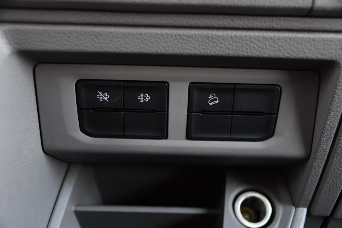 3.180 35 2.0 L3H3 4x4 PB Edition Camera, Cruise, Carplay, LED, Trekhaak, 177pk, Automaat, Sensoren, Stoelverwarming, Uniek!
