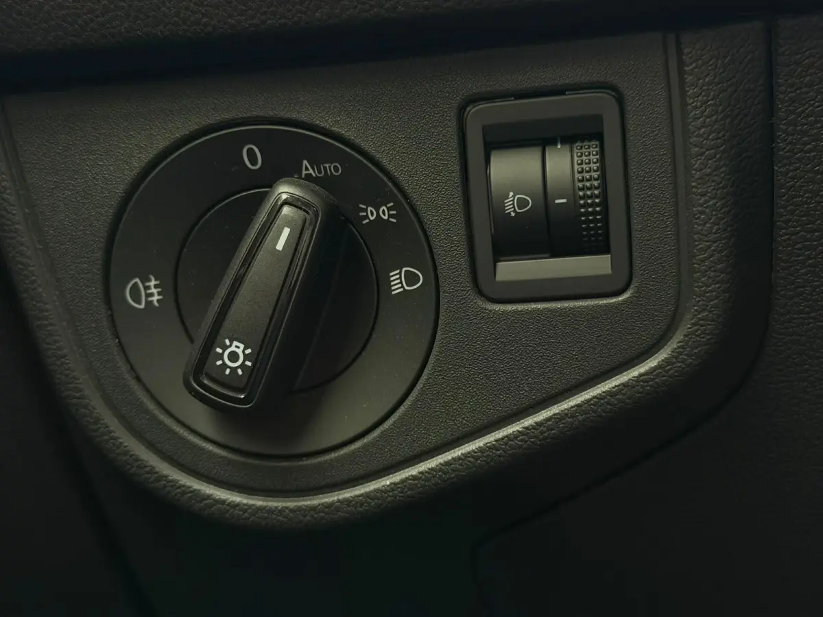1.0 TSI move / Panorama / CarPlay /