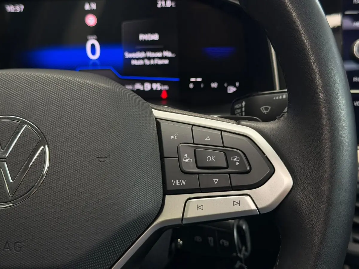 1.0 TSI move / Panorama / CarPlay /