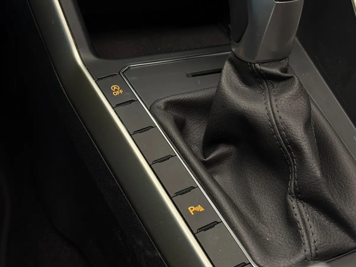 1.0 TSI move / Panorama / CarPlay /