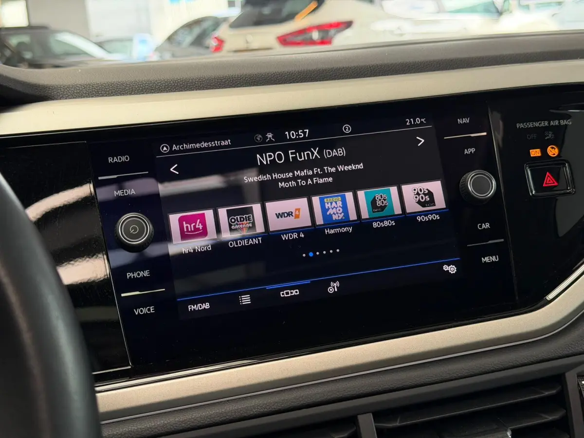 1.0 TSI move / Panorama / CarPlay /