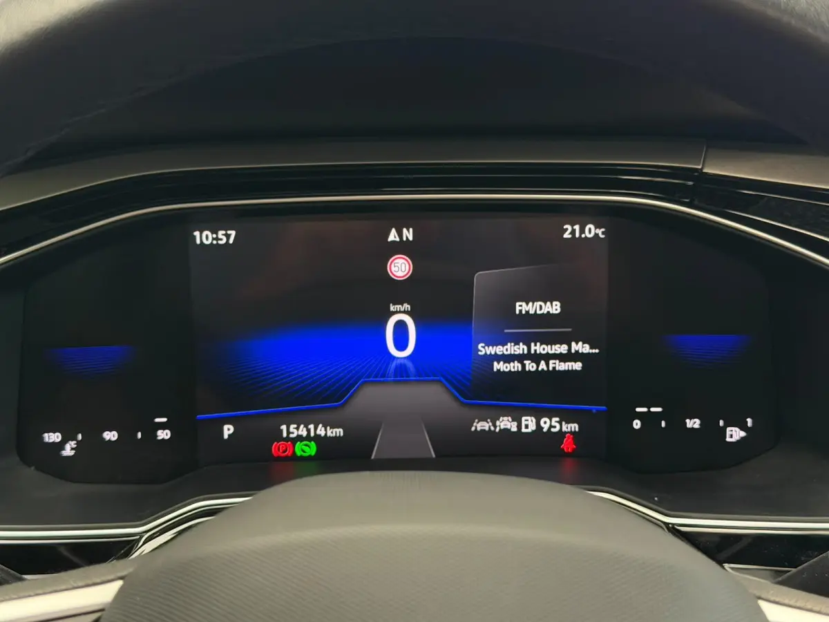 1.0 TSI move / Panorama / CarPlay /