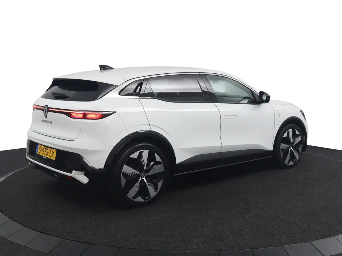 techno EV40 130pk boost charge | SOH 98% | Warmtepomp | Achteruitrijcamera | Google Navigatie |