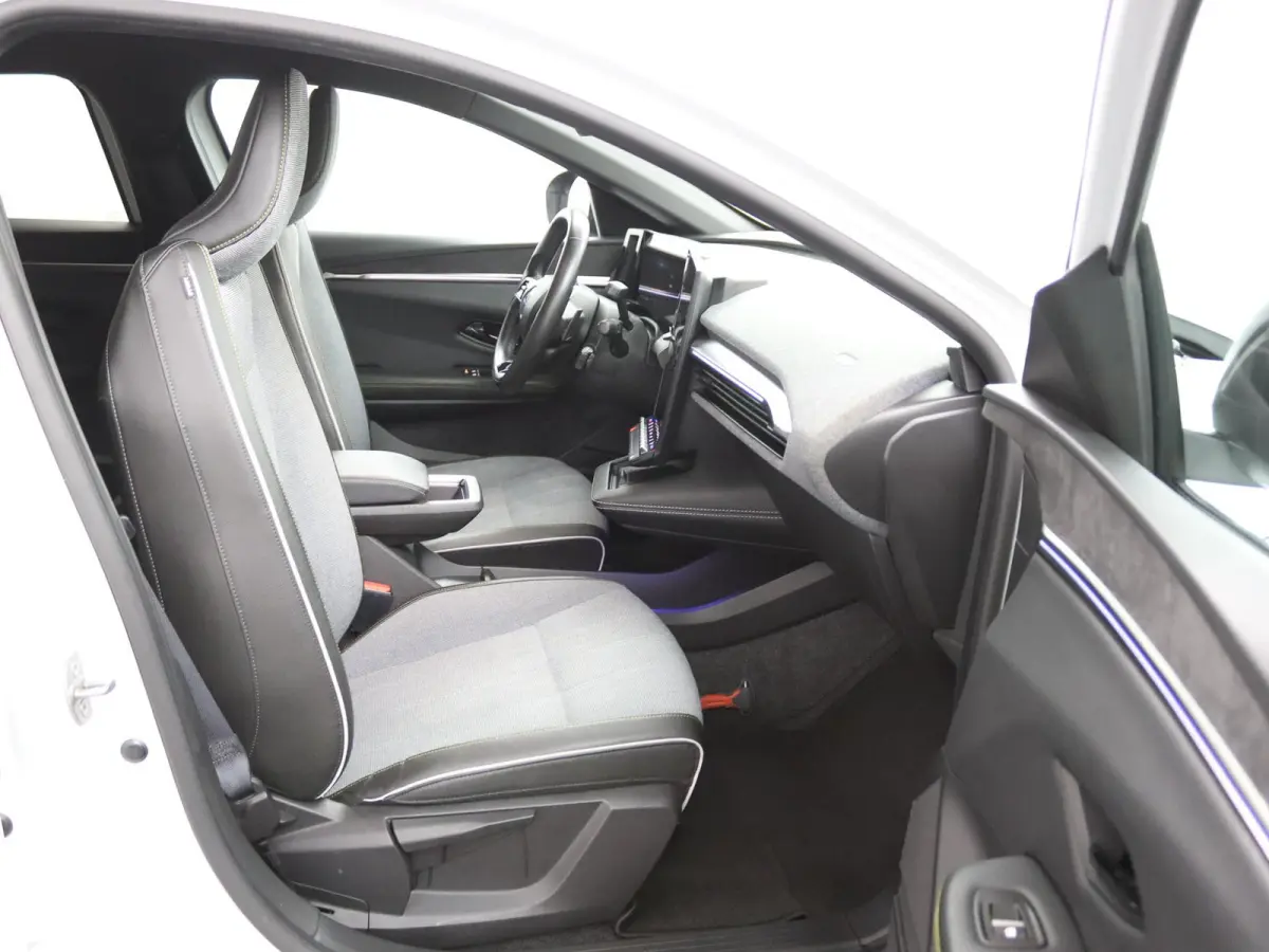 techno EV40 130pk boost charge | SOH 98% | Warmtepomp | Achteruitrijcamera | Google Navigatie |