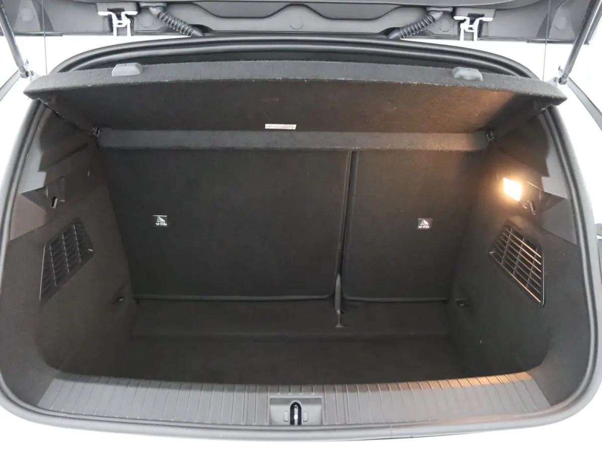 techno EV40 130pk boost charge | SOH 98% | Warmtepomp | Achteruitrijcamera | Google Navigatie |