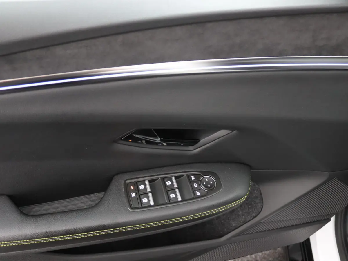 techno EV40 130pk boost charge | SOH 98% | Warmtepomp | Achteruitrijcamera | Google Navigatie |