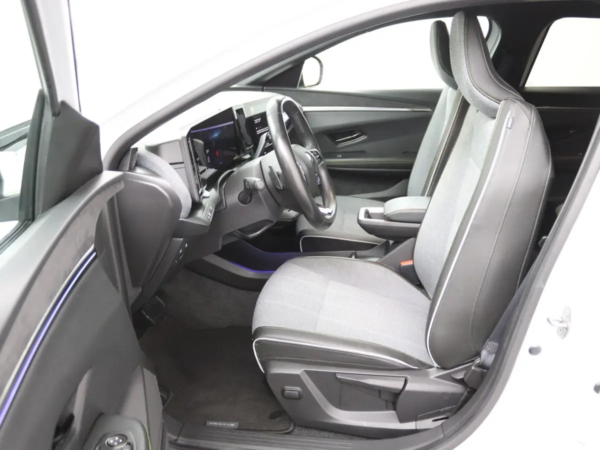 techno EV40 130pk boost charge | SOH 98% | Warmtepomp | Achteruitrijcamera | Google Navigatie |
