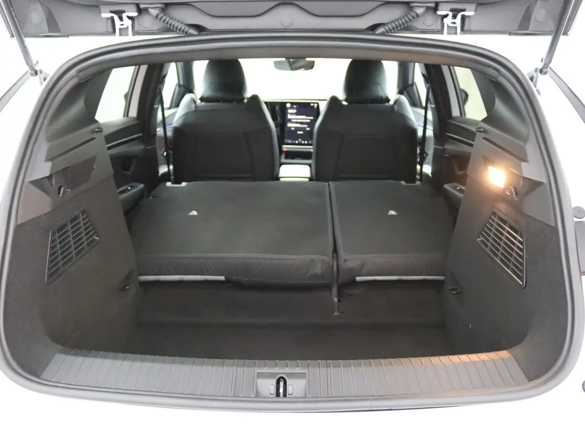 techno EV40 130pk boost charge | SOH 98% | Warmtepomp | Achteruitrijcamera | Google Navigatie |