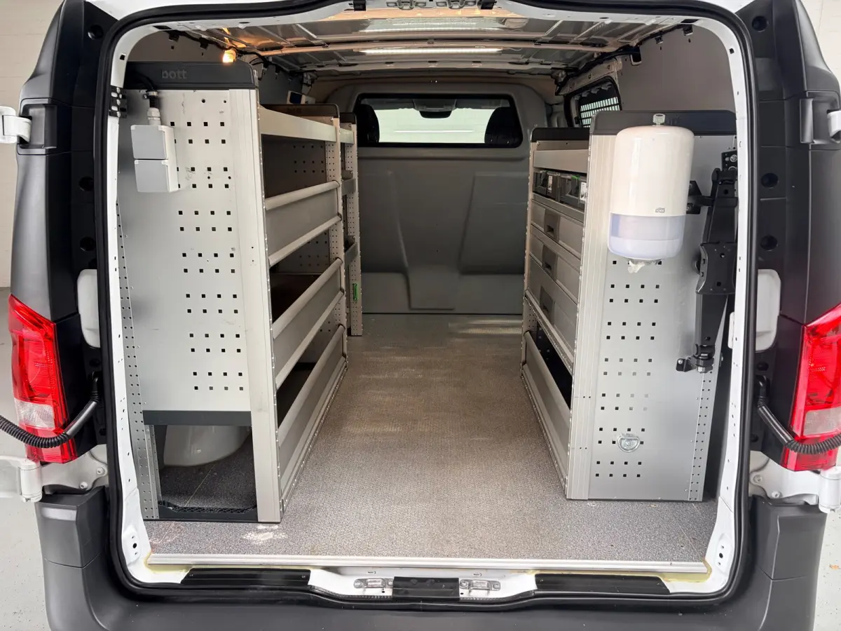 Elektrisch Servicewagen Automaat Lang 66 kWh L2H1 2 Persoons BOTT Inrichting RIJKLAARPRIJS!