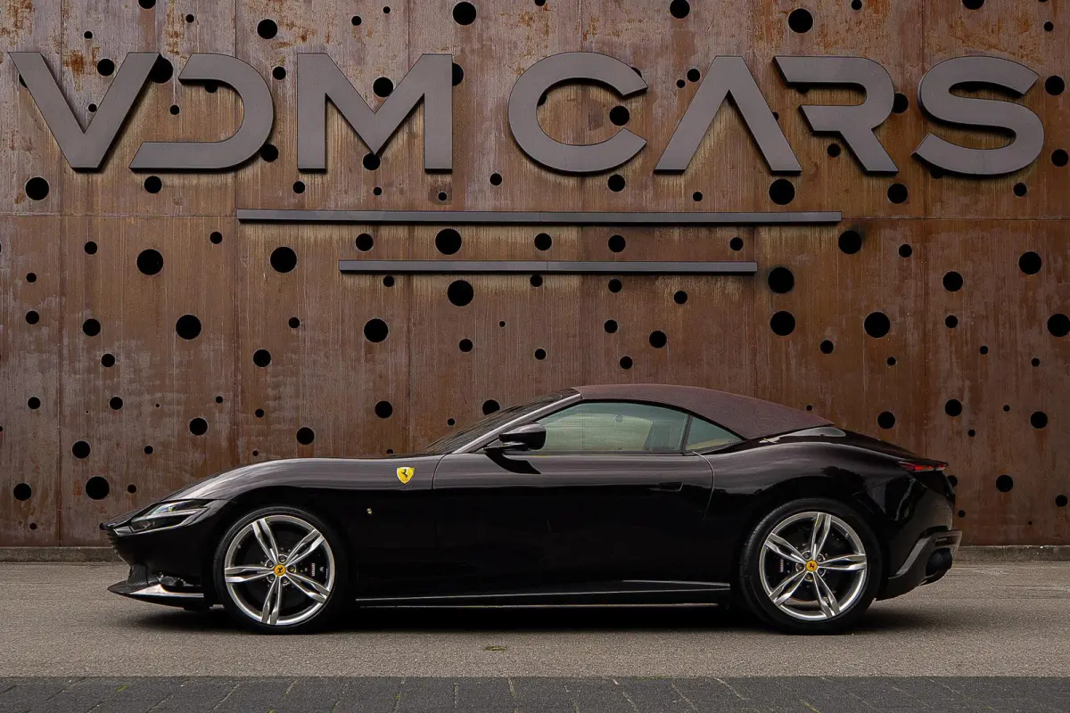 3.9 V8 | Ferrari Special Colour | ADAS | Carbon | Stoelventilatie | 360 | P. Display | Smartphone Integration |