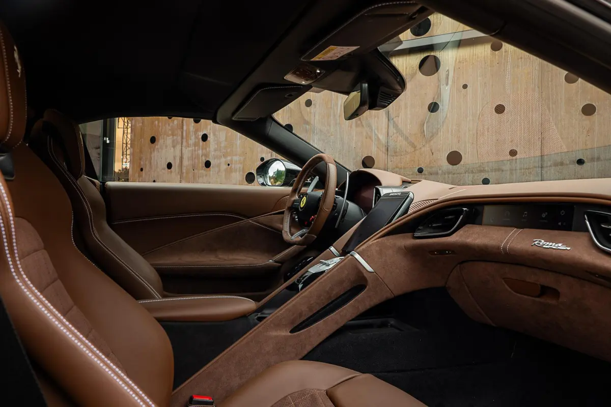 3.9 V8 | Ferrari Special Colour | ADAS | Carbon | Stoelventilatie | 360 | P. Display | Smartphone Integration |