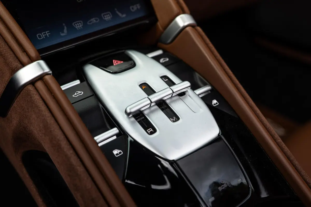 3.9 V8 | Ferrari Special Colour | ADAS | Carbon | Stoelventilatie | 360 | P. Display | Smartphone Integration |