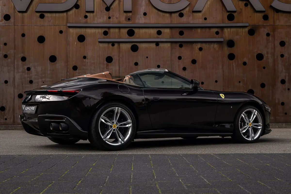3.9 V8 | Ferrari Special Colour | ADAS | Carbon | Stoelventilatie | 360 | P. Display | Smartphone Integration |