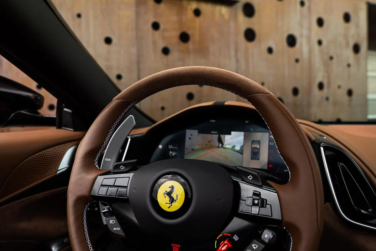 3.9 V8 | Ferrari Special Colour | ADAS | Carbon | Stoelventilatie | 360 | P. Display | Smartphone Integration |