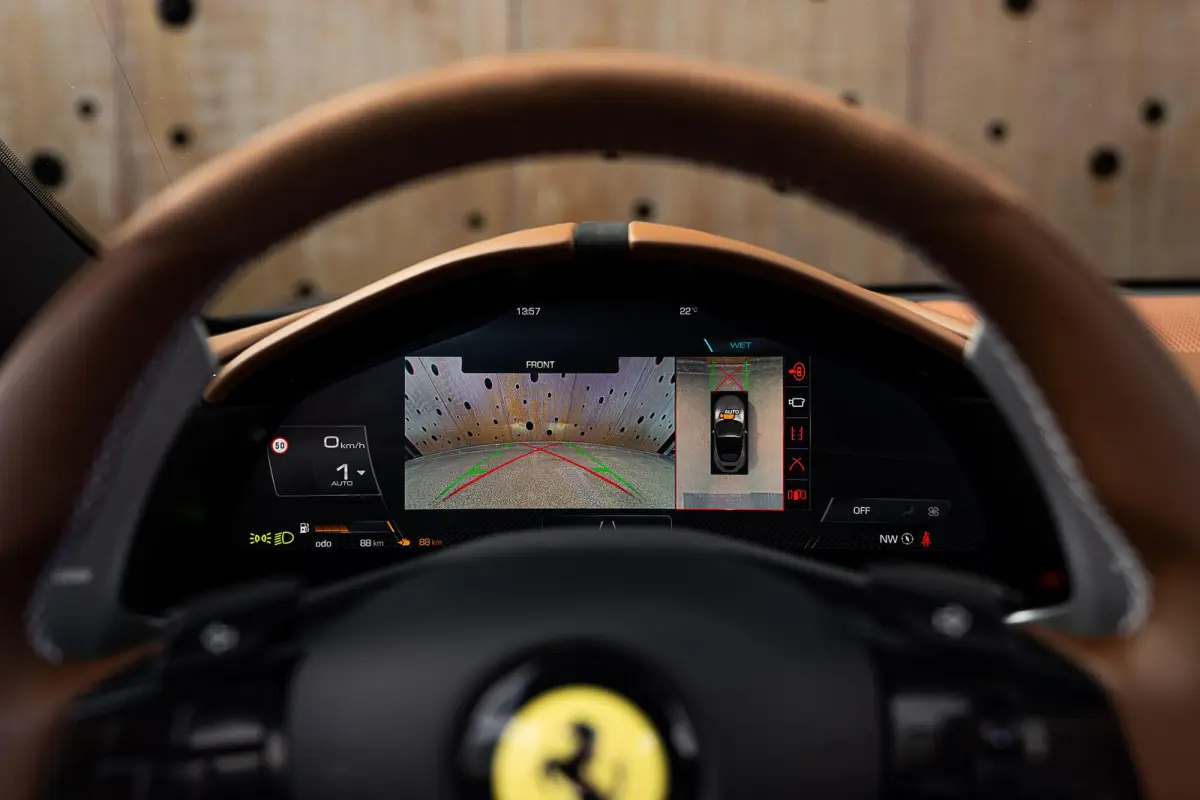 3.9 V8 | Ferrari Special Colour | ADAS | Carbon | Stoelventilatie | 360 | P. Display | Smartphone Integration |